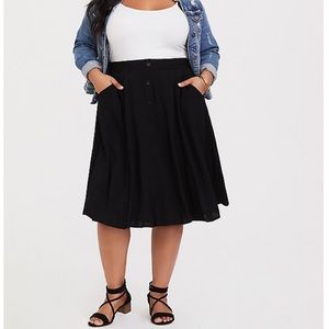 BLACK BUTTON FRONT CHALLIS MIDI SKIRT